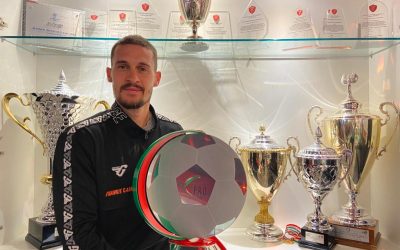 Il trofeo della Lega Pro nella bacheca del museo